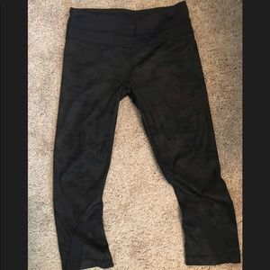 Black lululemon 3/4 crops